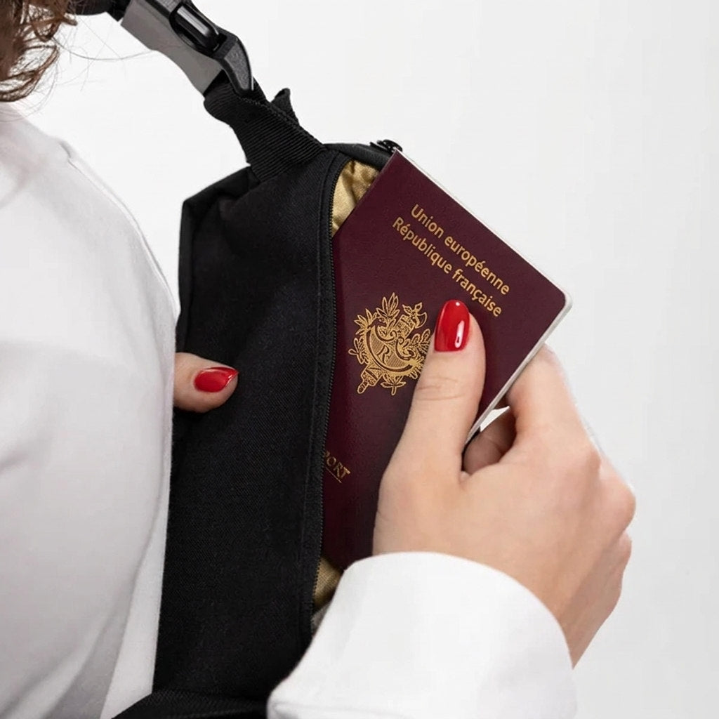 RFID-geschütztes Fach mit Reisepass